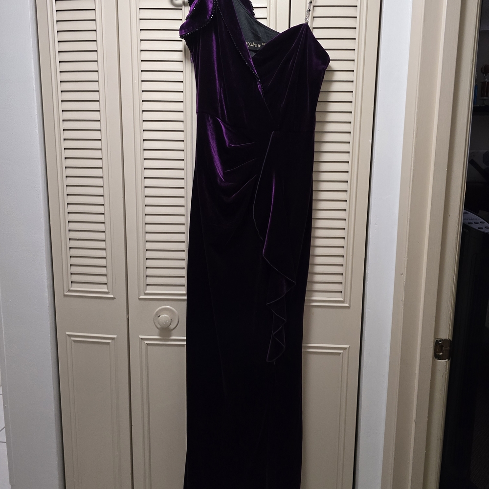 One Shoulder Velvet Dress in Deep Purple